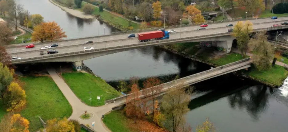 Geplante Sperrung des Rad- und Fußgängerstegs über die Donau